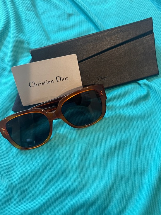 Lady Dior Studs Tortoiseshell Brown and Gold Sunglasses main image 6